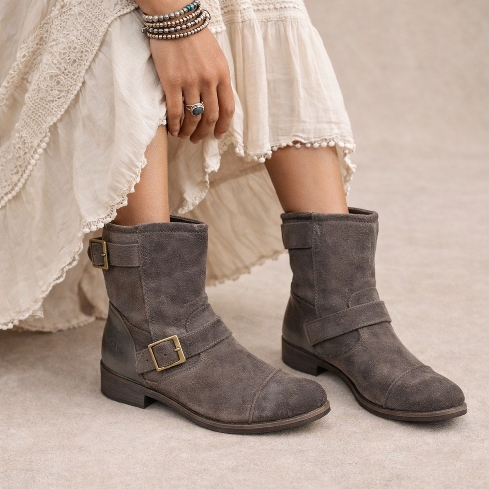 UGG Ellee Engineer Boots Women 39.5 9 Grey Suede Leather Cap Toe Buckle Moto